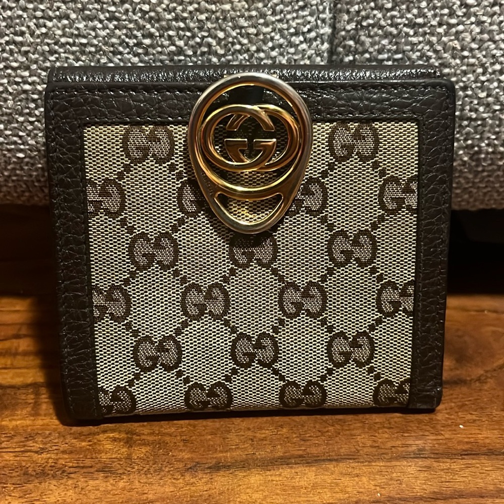 Gucci Authentic Bifold Wallet Canvas Leather Clasp